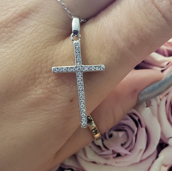 Swarovski crystal cross necklace - Picture 2 of 3